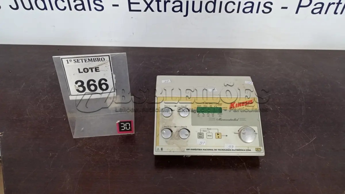 LOTE 366 - 01 APARELHO PARA ELETROTERAPIA. (NO ESTADO) ATENÇÃO! FAZER A VISITAÇÃO ANTES DE ARREMATAR, NÃO SABEMOS SE FUNCIONA, LEILÃO NÃO TEM GARANTIA E NEM DEVOLUÇÃO, SUJEITO A POSSÍVEIS AVARIAS VISÍVEIS/OCULTAS E/OU AUSÊNCIA DE COMPONENTES.