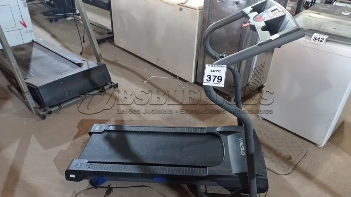 LOTE 379 - 01 ESTEIRA ERGOMÉTRICA MARCA WESLO. (NO ESTADO) ATENÇÃO! FAZER A VISITAÇÃO ANTES DE ARREMATAR, NÃO SABEMOS SE FUNCIONA, LEILÃO NÃO TEM GARANTIA E NEM DEVOLUÇÃO, SUJEITO A POSSÍVEIS AVARIAS VISÍVEIS/OCULTAS E/OU AUSÊNCIA DE COMPONENTES.