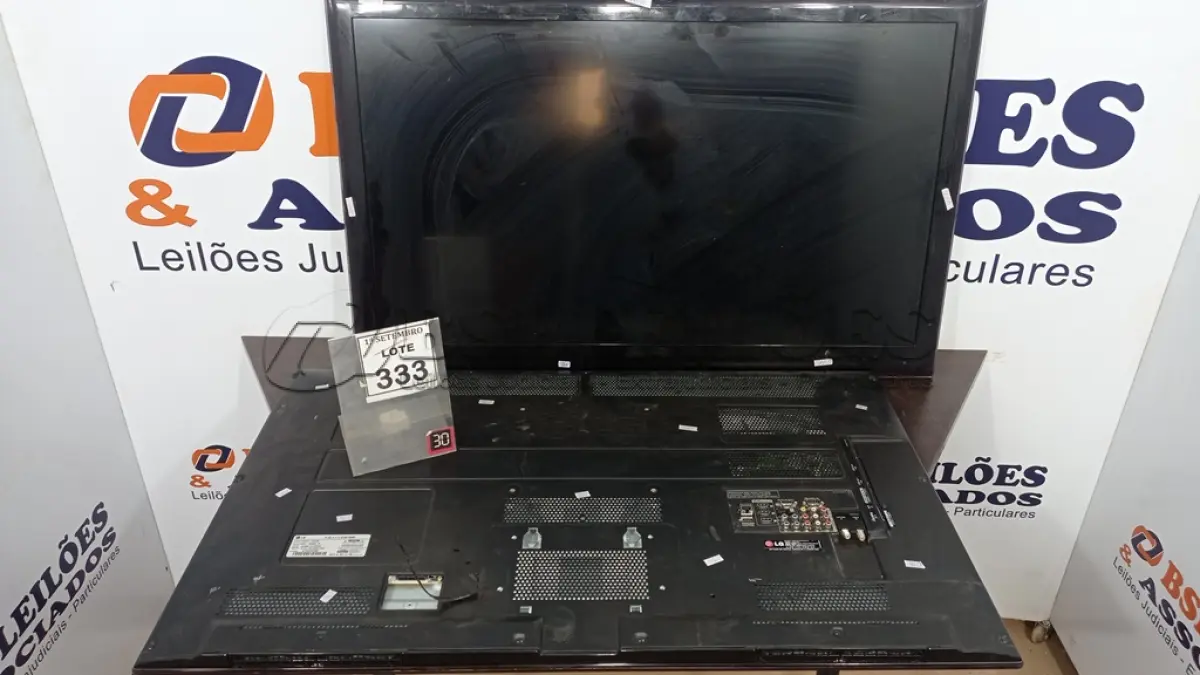 LOTE 333 - 01 TV LCD 42’’ MARCA LG. (NO ESTADO) ATENÇÃO! FAZER A VISITAÇÃO ANTES DE ARREMATAR, NÃO SABEMOS SE FUNCIONA, LEILÃO NÃO TEM GARANTIA E NEM DEVOLUÇÃO, SUJEITO A POSSÍVEIS AVARIAS VISÍVEIS/OCULTAS E/OU AUSÊNCIA DE COMPONENTES.