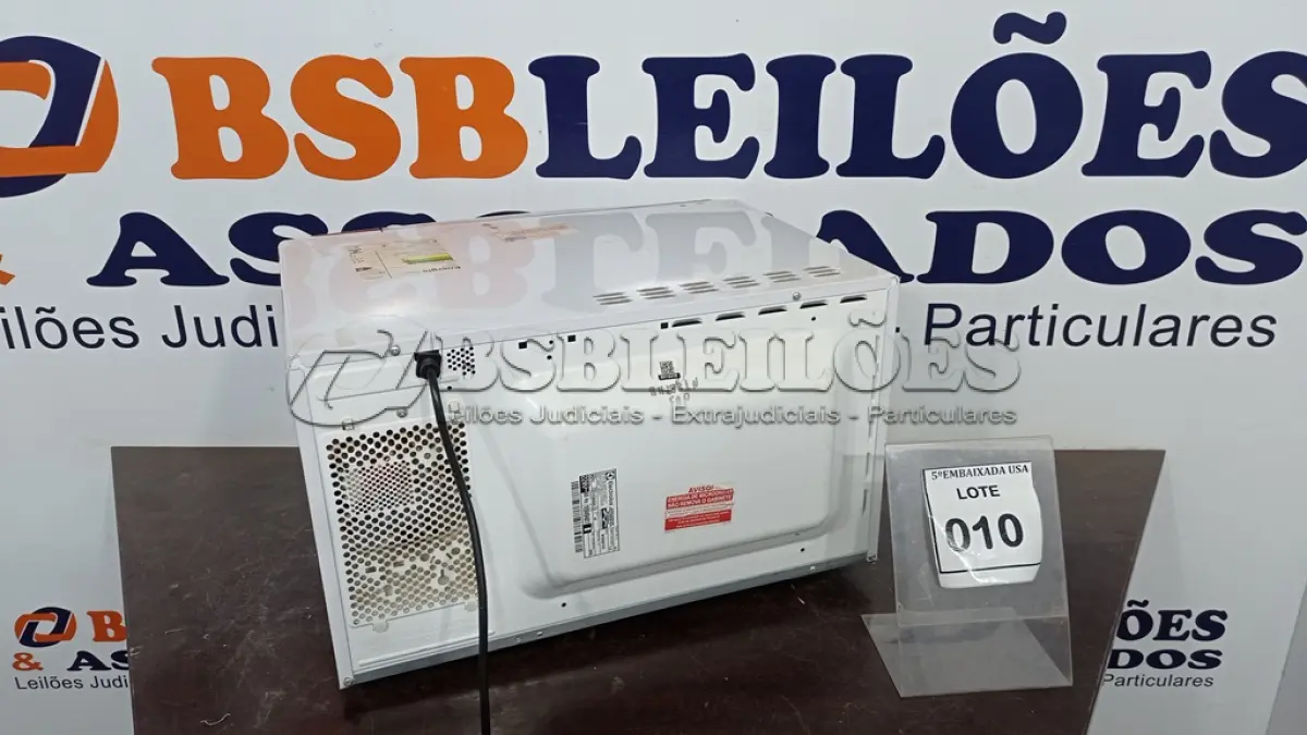 LOTE 010 - 01 MICROONDAS ELECTROLUX 220V. (NO ESTADO EM QUE SE ENCONTRA. SUJEITO A AVARIAS OCULTAS/VISÍVEIS.) BH1531N