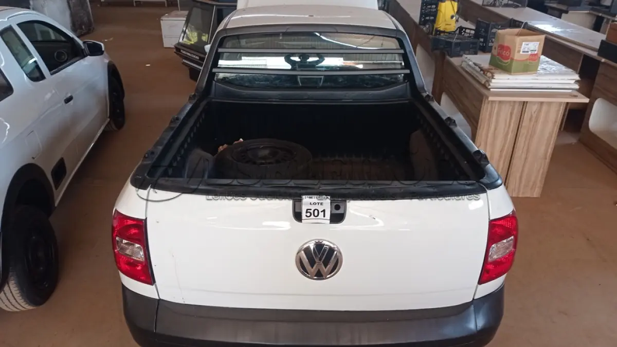 LOTE 501 - 01 VW SAVEIRO 1.6 CE FLEX, PLACA JIE7F03 ,COR BRANCA ANO 2010. (NO ESTADO) ATENÇÃO! FAZER A VISITAÇÃO ANTES DE ARREMATAR, NÃO SABEMOS SE FUNCIONA, LEILÃO NÃO TEM GARANTIA E NEM DEVOLUÇÃO, SUJEITO A POSSÍVEIS AVARIAS VISÍVEIS/OCULTAS E/OU AUSÊNCIA DE COMPONENTES.