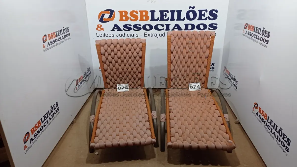 LOTE 074 - 02 ESPREGUICADEIRAS ITAPEMA EM TRICO NAUTICO (NO ESTADO, NÃO SABEMOS SE FUNCIONA. LEILÃO NÃO TEM GARANTIA E NEM DEVOLUÇÃO, SUJEITO A POSSÍVEIS AVARIAS VISÍVEIS/OCULTAS E/OU AUSÊNCIA DE COMPONENTES)