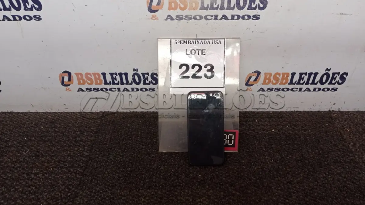 LOTE 223 - 01 IPHONE 8. (NO ESTADO EM QUE SE ENCONTRA. SUJEITO A AVARIAS OCULTAS/VISÍVEIS.)