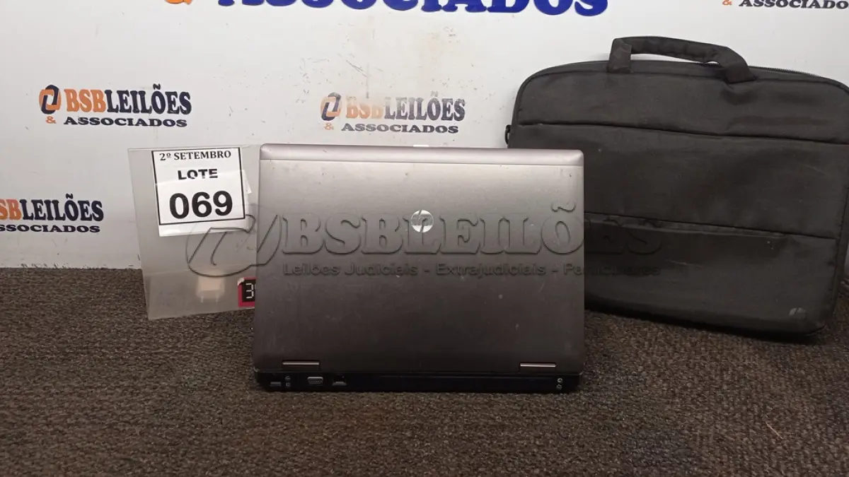 LOTE 069 - 01 NOTEBOOK MARCA HP COM BOLSA. (NO ESTADO) ATENÇÃO! FAZER A VISITAÇÃO ANTES DE ARREMATAR, NÃO SABEMOS SE FUNCIONA, LEILÃO NÃO TEM GARANTIA E NEM DEVOLUÇÃO, SUJEITO A POSSÍVEIS AVARIAS VISÍVEIS/OCULTAS E/OU AUSÊNCIA DE COMPONENTES.