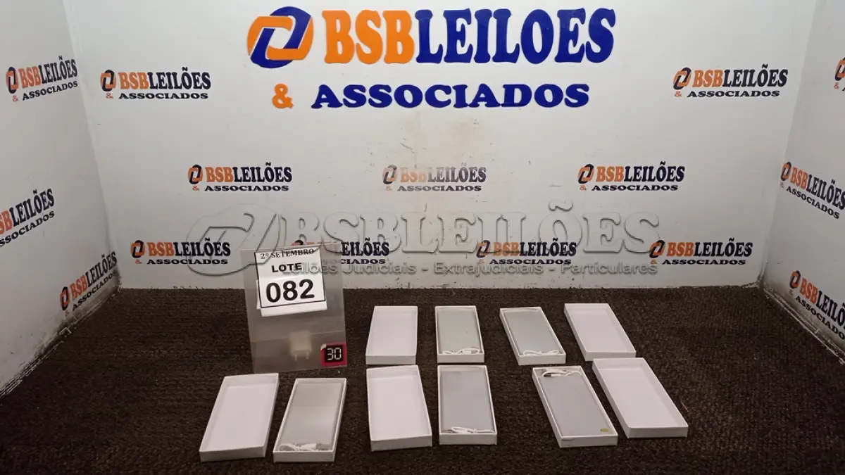LOTE 082 - 05 BATERIAS EXTERNAS. (NO ESTADO) ATENÇÃO! FAZER A VISITAÇÃO ANTES DE ARREMATAR, NÃO SABEMOS SE FUNCIONA, LEILÃO NÃO TEM GARANTIA E NEM DEVOLUÇÃO, SUJEITO A POSSÍVEIS AVARIAS VISÍVEIS/OCULTAS E/OU AUSÊNCIA DE COMPONENTES.