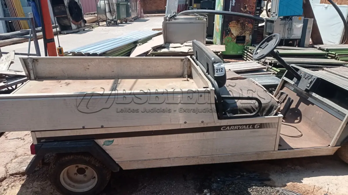 LOTE 212 - 01 CARRINHO ELÉTRICO CLUB CAR CARRYALL 6. (NO ESTADO EM QUE SE ENCONTRA. SUJEITO A AVARIAS OCULTAS/VISÍVEIS.) AV9497B