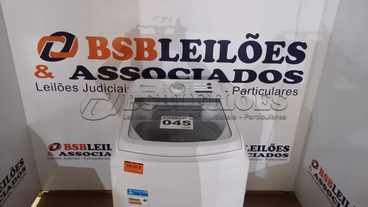 LOTE 045 - 01 MÁQUINA DE LAVAR ELECTROLUX 14KG LED14 BRANCA 220VOLTS (NO ESTADO, NÃO SABEMOS SE FUNCIONA. LEILÃO NÃO TEM GARANTIA E NEM DEVOLUÇÃO, SUJEITO A POSSÍVEIS AVARIAS VISÍVEIS/OCULTAS E/OU AUSÊNCIA DE COMPONENTES)