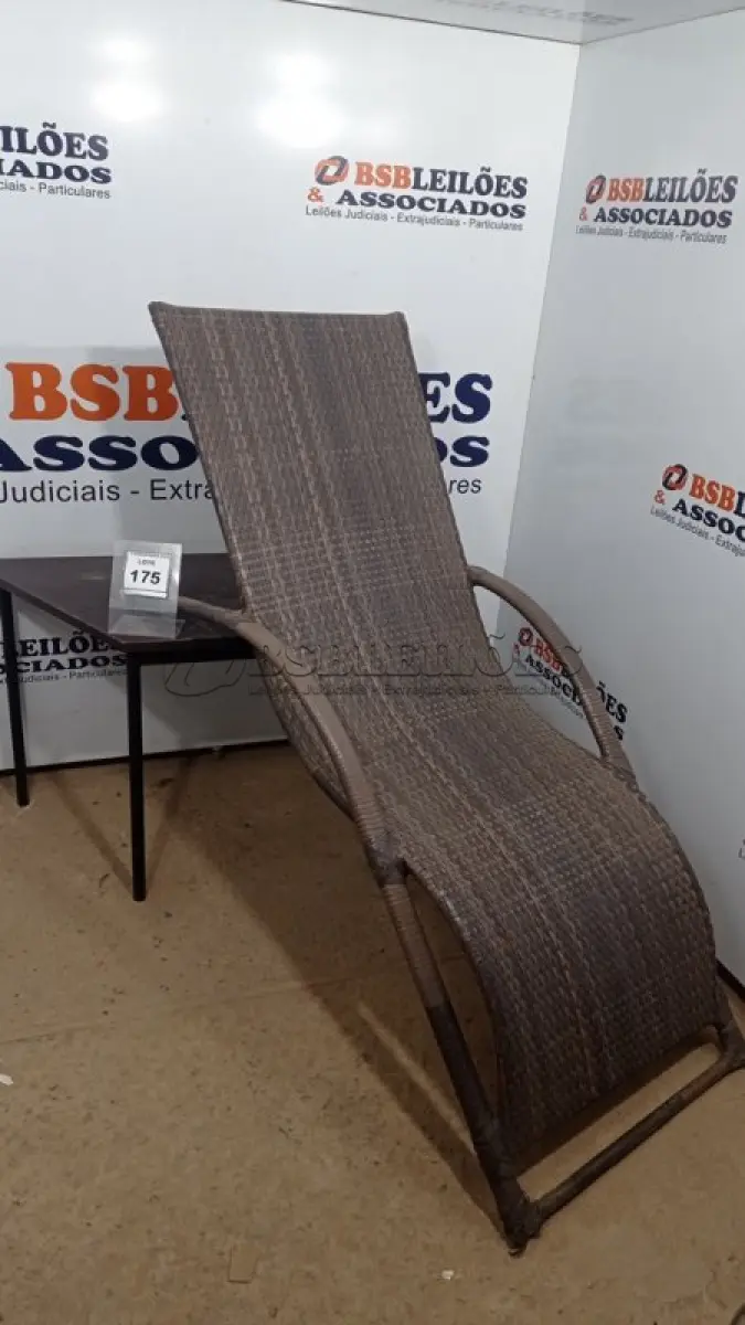 LOTE 175 - 01 CADEIRA DE JARDIM. (NO ESTADO EM QUE SE ENCONTRA. SUJEITO A AVARIAS OCULTAS/VISÍVEIS.) AV9407B