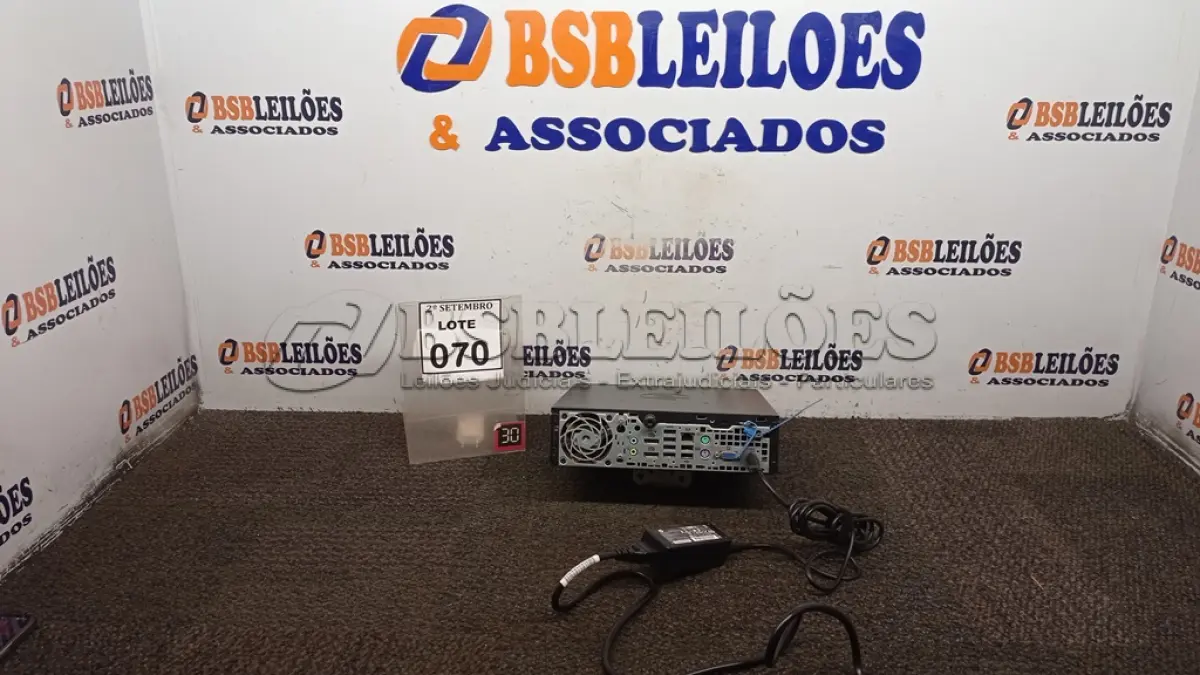 LOTE 070 - 01 MINI PC MARCA HP. (NO ESTADO) ATENÇÃO! FAZER A VISITAÇÃO ANTES DE ARREMATAR, NÃO SABEMOS SE FUNCIONA, LEILÃO NÃO TEM GARANTIA E NEM DEVOLUÇÃO, SUJEITO A POSSÍVEIS AVARIAS VISÍVEIS/OCULTAS E/OU AUSÊNCIA DE COMPONENTES.