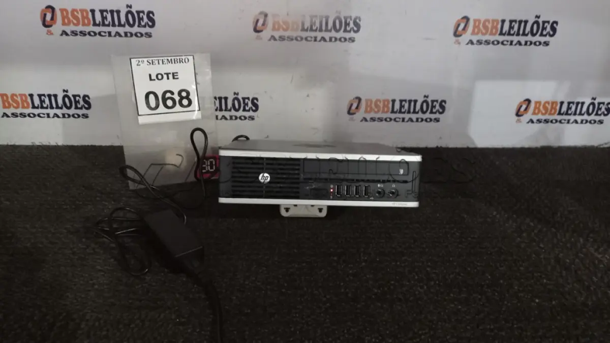 LOTE 068 - 01 MINI PC MARCA HP. (NO ESTADO) ATENÇÃO! FAZER A VISITAÇÃO ANTES DE ARREMATAR, NÃO SABEMOS SE FUNCIONA, LEILÃO NÃO TEM GARANTIA E NEM DEVOLUÇÃO, SUJEITO A POSSÍVEIS AVARIAS VISÍVEIS/OCULTAS E/OU AUSÊNCIA DE COMPONENTES.