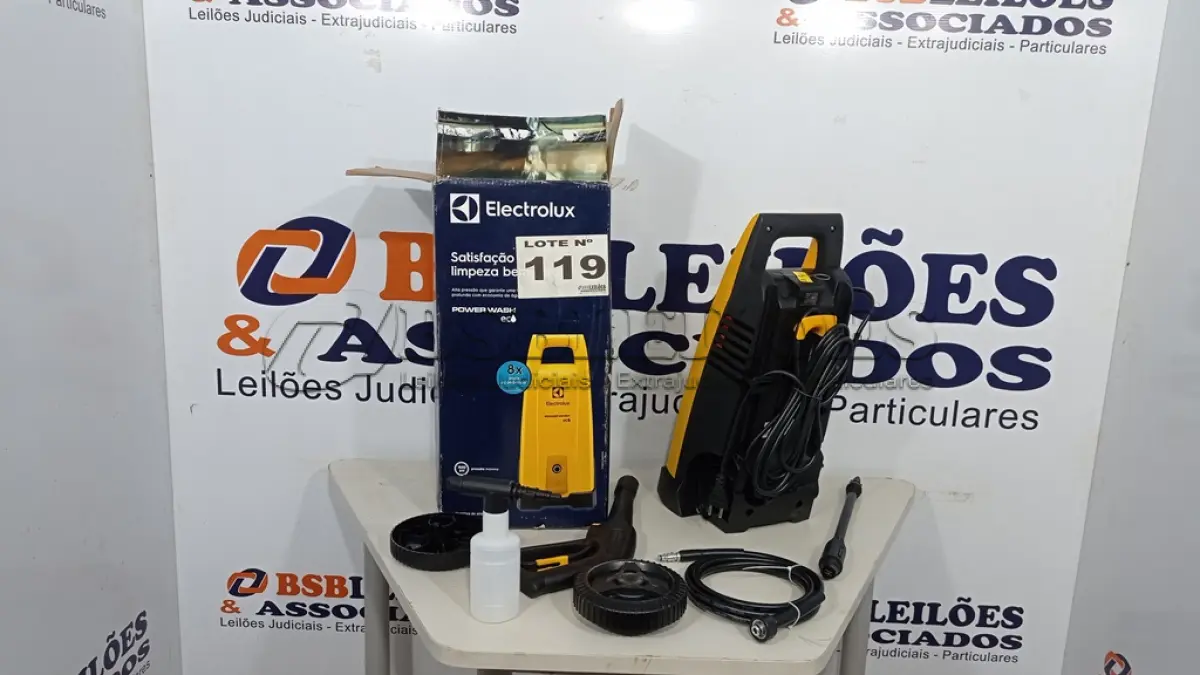 LOTE 119 - 01 LAVADORA DE ALTA PRESSÃO ELECTROLUX 1800PSI EWS30 - 127V (NO ESTADO, NÃO SABEMOS SE FUNCIONA. LEILÃO NÃO TEM GARANTIA E NEM DEVOLUÇÃO, SUJEITO A POSSÍVEIS AVARIAS VISÍVEIS/OCULTAS E/OU AUSÊNCIA DE COMPONENTES)