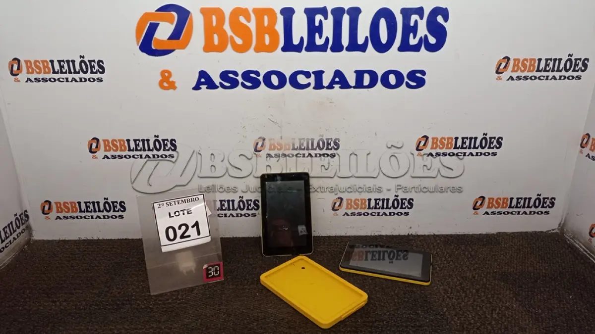 LOTE 021 - 02 TABLETS MARCA CCE. (NO ESTADO) ATENÇÃO! FAZER A VISITAÇÃO ANTES DE ARREMATAR, NÃO SABEMOS SE FUNCIONA, LEILÃO NÃO TEM GARANTIA E NEM DEVOLUÇÃO, SUJEITO A POSSÍVEIS AVARIAS VISÍVEIS/OCULTAS E/OU AUSÊNCIA DE COMPONENTES.