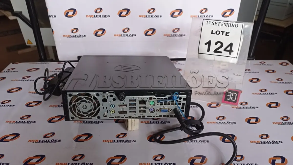 LOTE 124 - 01 MINI PC MARCA HP. (NO ESTADO) ATENÇÃO! FAZER A VISITAÇÃO ANTES DE ARREMATAR, NÃO SABEMOS SE FUNCIONA, LEILÃO NÃO TEM GARANTIA E NEM DEVOLUÇÃO, SUJEITO A POSSÍVEIS AVARIAS VISÍVEIS/OCULTAS E/OU AUSÊNCIA DE COMPONENTES.