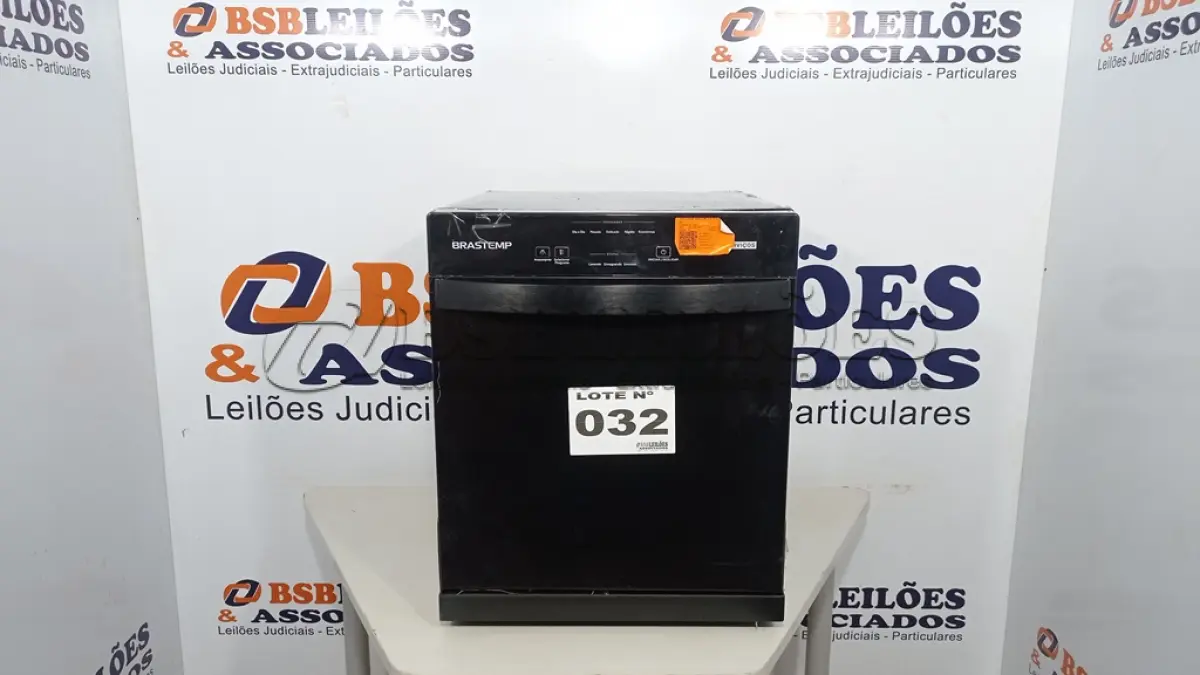LOTE 032 - 01 LAVA LOUÇAS BRASTEMP 8 SERVIÇOS PRETA - BLF08AE - 220VOLTS (NO ESTADO, NÃO SABEMOS SE FUNCIONA. LEILÃO NÃO TEM GARANTIA E NEM DEVOLUÇÃO, SUJEITO A POSSÍVEIS AVARIAS VISÍVEIS/OCULTAS E/OU AUSÊNCIA DE COMPONENTES)
