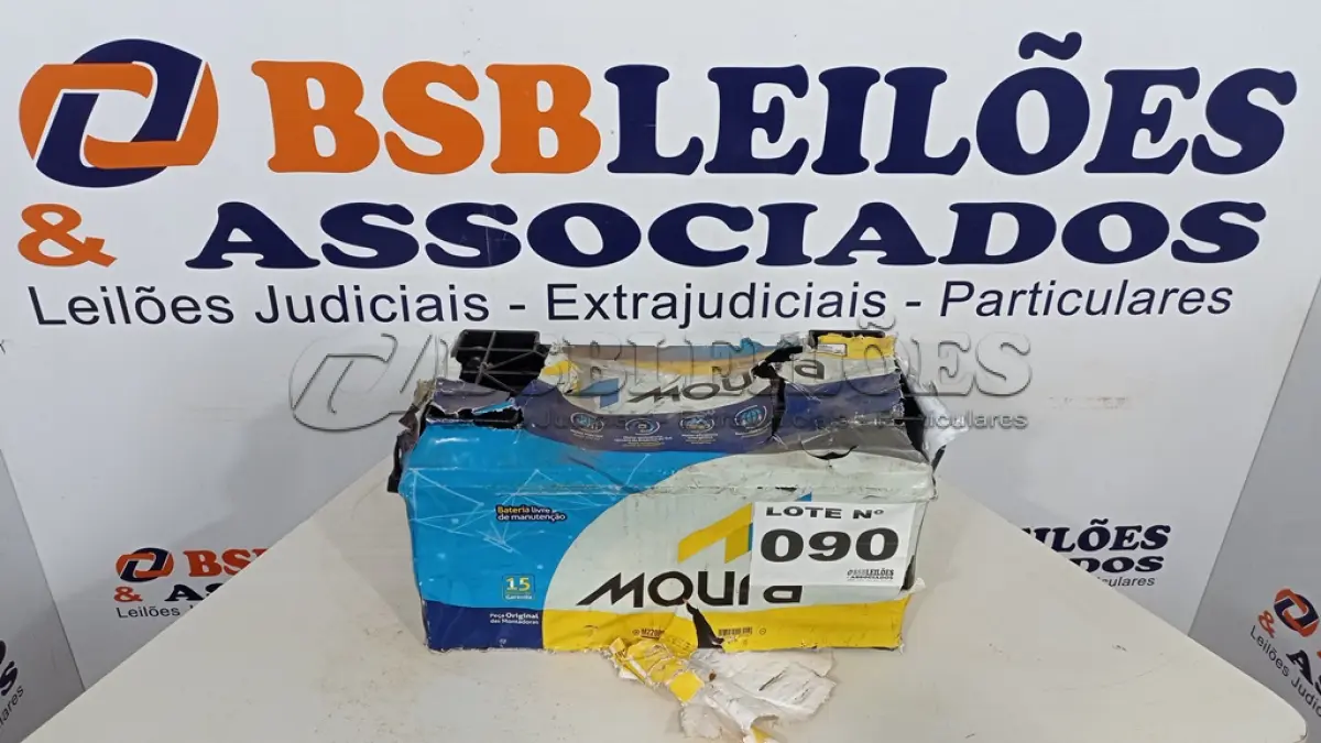 LOTE 090 - 01 BATERIA MOURA 12VOLTS - 220AH - M220PD (NO ESTADO, NÃO SABEMOS SE FUNCIONA. LEILÃO NÃO TEM GARANTIA E NEM DEVOLUÇÃO, SUJEITO A POSSÍVEIS AVARIAS VISÍVEIS/OCULTAS E/OU AUSÊNCIA DE COMPONENTES)