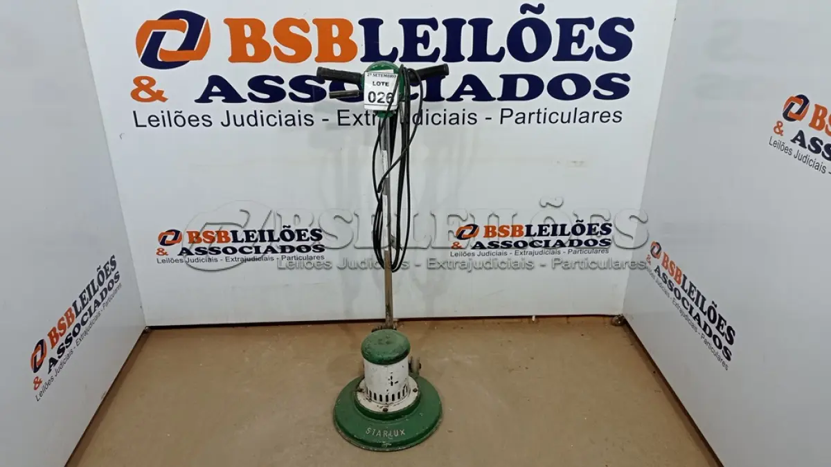 LOTE 026 - 01 ENCERADEIRA INDUSTRIAL 220V. (NO ESTADO) ATENÇÃO! FAZER A VISITAÇÃO ANTES DE ARREMATAR, NÃO SABEMOS SE FUNCIONA, LEILÃO NÃO TEM GARANTIA E NEM DEVOLUÇÃO, SUJEITO A POSSÍVEIS AVARIAS VISÍVEIS/OCULTAS E/OU AUSÊNCIA DE COMPONENTES.