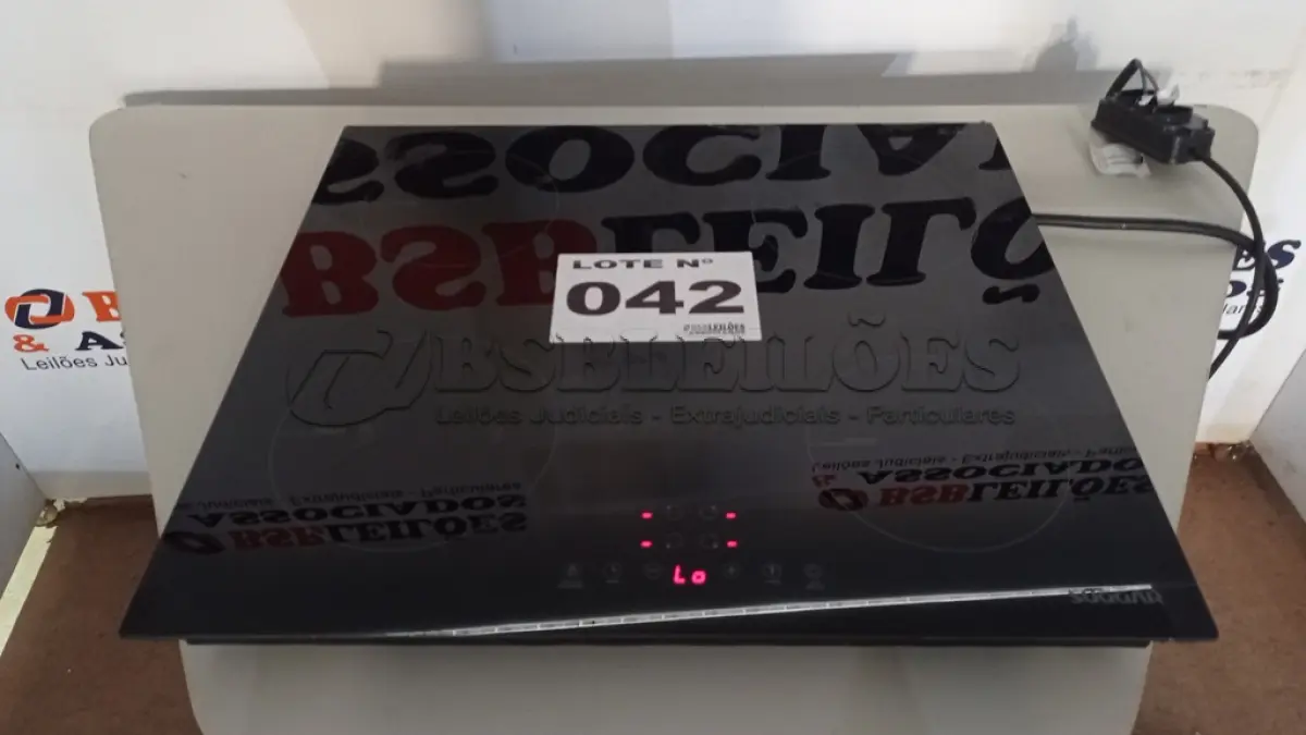 LOTE 042 - 01 COOKTOP DE INDUÇÃO 4 ZONAS DE AQUECIMENTO SUGGAR 220VOLTS (NO ESTADO, NÃO SABEMOS SE FUNCIONA. LEILÃO NÃO TEM GARANTIA E NEM DEVOLUÇÃO, SUJEITO A POSSÍVEIS AVARIAS VISÍVEIS/OCULTAS E/OU AUSÊNCIA DE COMPONENTES)