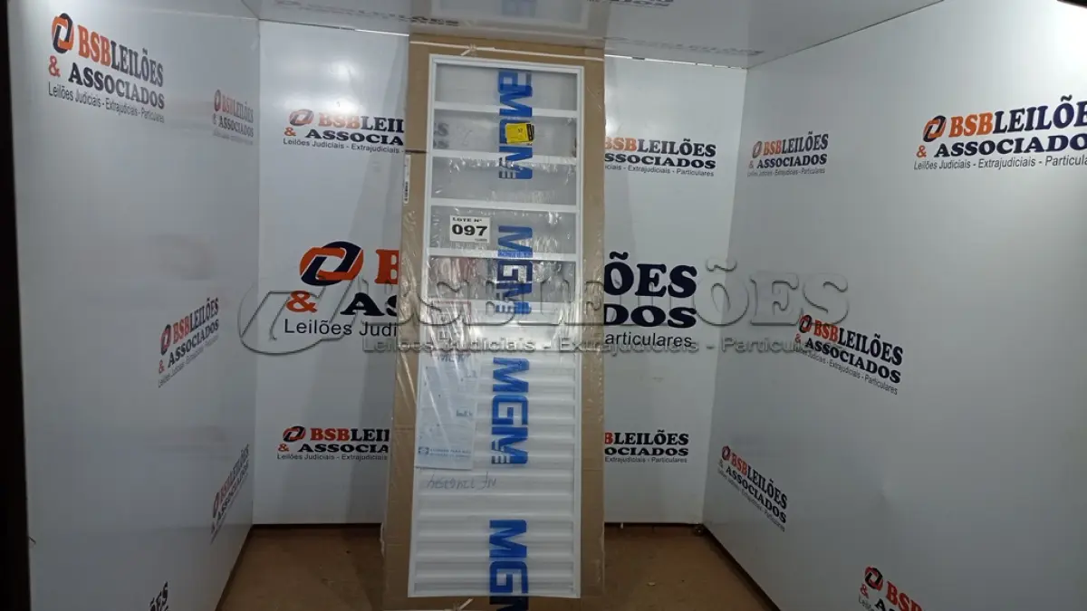 LOTE 097 - 01 PORTA DE AÇO LAMINADA MISTA HORIZONTAL 215X75CM MINAS SUL MGM BRANCO (NO ESTADO, NÃO SABEMOS SE FUNCIONA. LEILÃO NÃO TEM GARANTIA E NEM DEVOLUÇÃO, SUJEITO A POSSÍVEIS AVARIAS VISÍVEIS/OCULTAS E/OU AUSÊNCIA DE COMPONENTES)