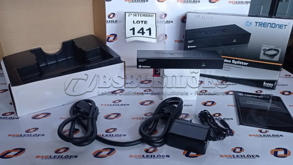 LOTE 141 - 01 DIVISOR DE VÍDEO EMPILHÁVEL DE 04 PORTAS. (NO ESTADO) ATENÇÃO! FAZER A VISITAÇÃO ANTES DE ARREMATAR, NÃO SABEMOS SE FUNCIONA, LEILÃO NÃO TEM GARANTIA E NEM DEVOLUÇÃO, SUJEITO A POSSÍVEIS AVARIAS VISÍVEIS/OCULTAS E/OU AUSÊNCIA DE COMPONENTES.