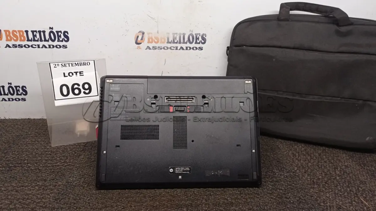 LOTE 069 - 01 NOTEBOOK MARCA HP COM BOLSA. (NO ESTADO) ATENÇÃO! FAZER A VISITAÇÃO ANTES DE ARREMATAR, NÃO SABEMOS SE FUNCIONA, LEILÃO NÃO TEM GARANTIA E NEM DEVOLUÇÃO, SUJEITO A POSSÍVEIS AVARIAS VISÍVEIS/OCULTAS E/OU AUSÊNCIA DE COMPONENTES.