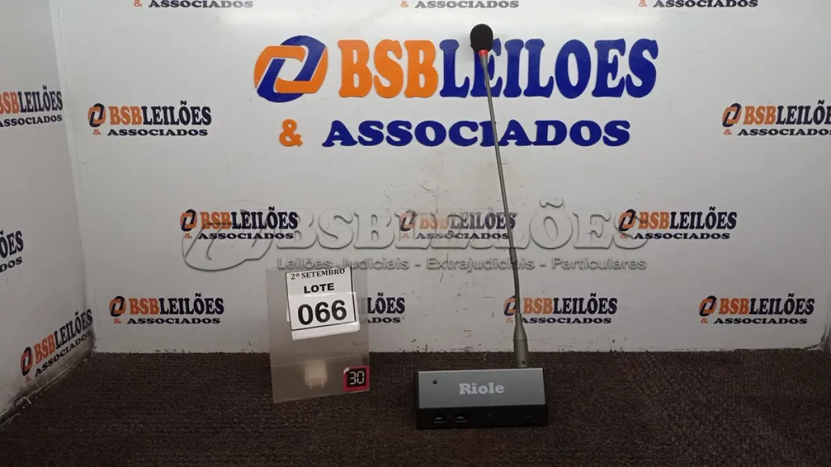 LOTE 066 - 01 MICROFONE DE MESA COM BASE. (NO ESTADO) ATENÇÃO! FAZER A VISITAÇÃO ANTES DE ARREMATAR, NÃO SABEMOS SE FUNCIONA, LEILÃO NÃO TEM GARANTIA E NEM DEVOLUÇÃO, SUJEITO A POSSÍVEIS AVARIAS VISÍVEIS/OCULTAS E/OU AUSÊNCIA DE COMPONENTES.
