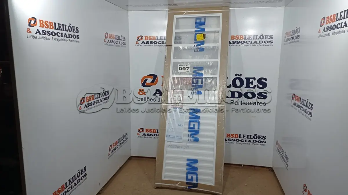 LOTE 097 - 01 PORTA DE AÇO LAMINADA MISTA HORIZONTAL 215X75CM MINAS SUL MGM BRANCO (NO ESTADO, NÃO SABEMOS SE FUNCIONA. LEILÃO NÃO TEM GARANTIA E NEM DEVOLUÇÃO, SUJEITO A POSSÍVEIS AVARIAS VISÍVEIS/OCULTAS E/OU AUSÊNCIA DE COMPONENTES)