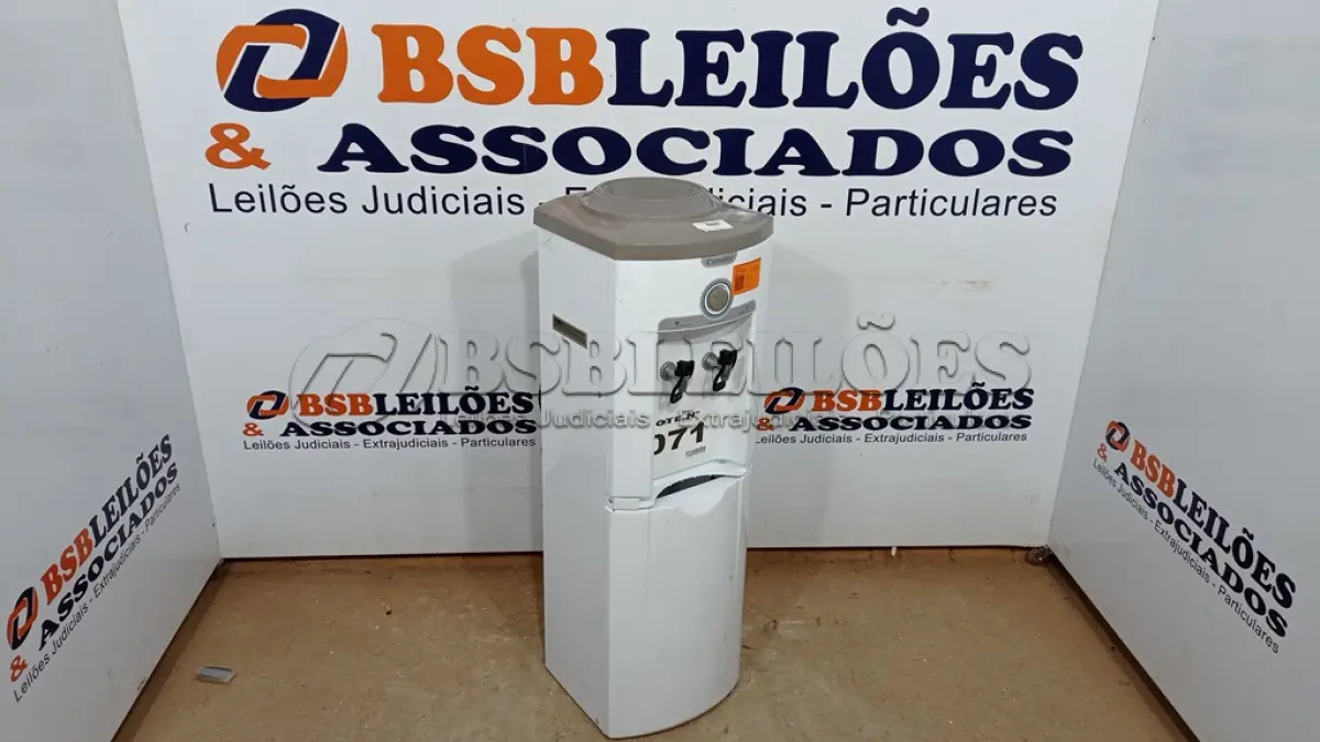 LOTE 071 - 01 BEBEDOURO DE ÁGUA ESMALTEC DE COLUNA - REFRIGERADO POR COMPRESSOR 220VOLTS (NO ESTADO, NÃO SABEMOS SE FUNCIONA. LEILÃO NÃO TEM GARANTIA E NEM DEVOLUÇÃO, SUJEITO A POSSÍVEIS AVARIAS VISÍVEIS/OCULTAS E/OU AUSÊNCIA DE COMPONENTES)