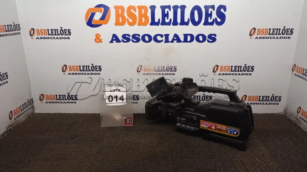 LOTE 014 - 01 FILMADORA PROFISSIONAL FULL HD 1920 X 1080 MARCA SONY. (NO ESTADO) ATENÇÃO! FAZER A VISITAÇÃO ANTES DE ARREMATAR, NÃO SABEMOS SE FUNCIONA, LEILÃO NÃO TEM GARANTIA E NEM DEVOLUÇÃO, SUJEITO A POSSÍVEIS AVARIAS VISÍVEIS/OCULTAS E/OU AUSÊNCIA DE COMPONENTES.