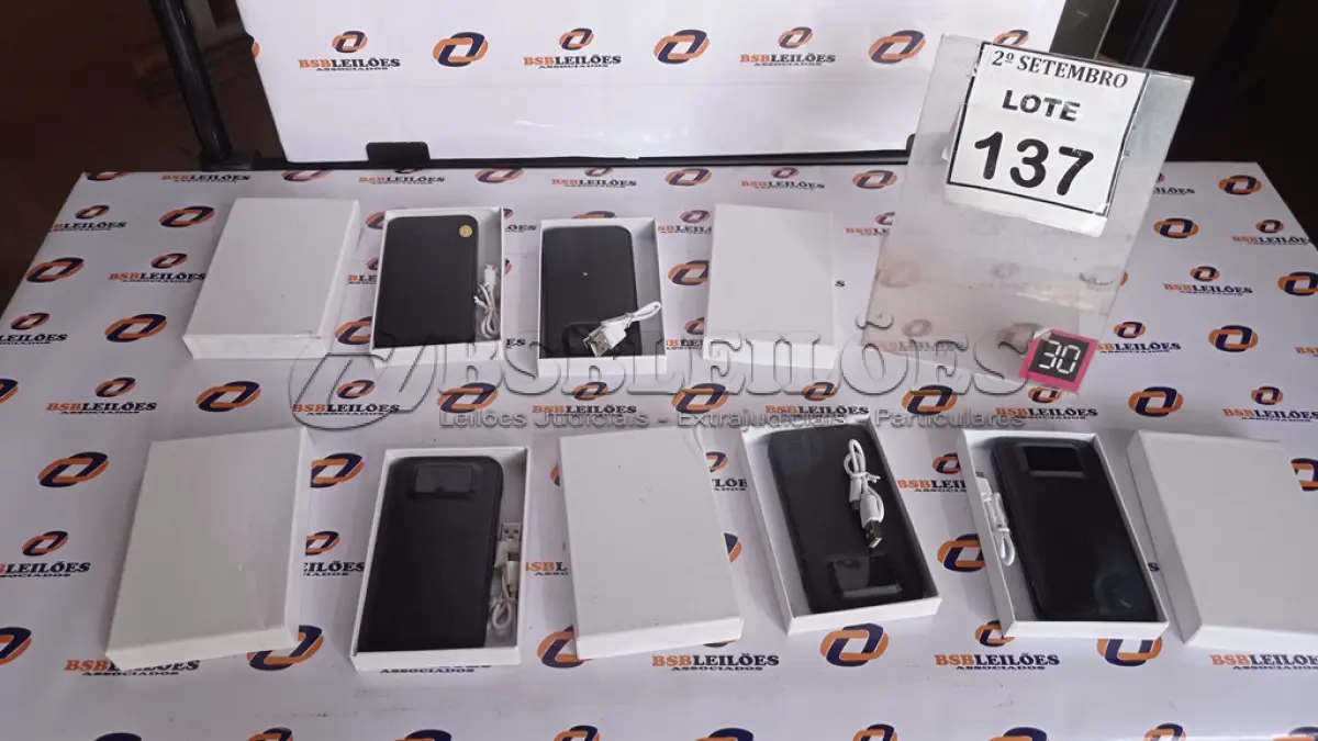 LOTE 137 - 05 BATERIAS EXTERNAS. (NO ESTADO) ATENÇÃO! FAZER A VISITAÇÃO ANTES DE ARREMATAR, NÃO SABEMOS SE FUNCIONA, LEILÃO NÃO TEM GARANTIA E NEM DEVOLUÇÃO, SUJEITO A POSSÍVEIS AVARIAS VISÍVEIS/OCULTAS E/OU AUSÊNCIA DE COMPONENTES.