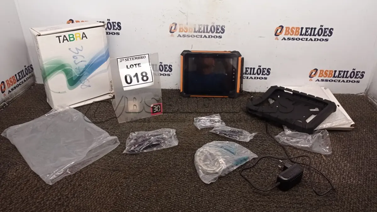 LOTE 018 - 01 TABLET QAV 801 8GB MARCA TABRA. (NO ESTADO) ATENÇÃO! FAZER A VISITAÇÃO ANTES DE ARREMATAR, NÃO SABEMOS SE FUNCIONA, LEILÃO NÃO TEM GARANTIA E NEM DEVOLUÇÃO, SUJEITO A POSSÍVEIS AVARIAS VISÍVEIS/OCULTAS E/OU AUSÊNCIA DE COMPONENTES.