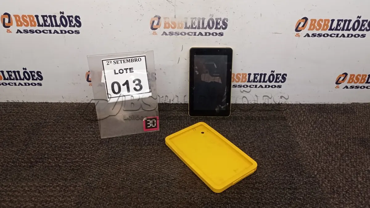 LOTE 013 - 02 TABLETS MARCA CCE. (NO ESTADO) ATENÇÃO! FAZER A VISITAÇÃO ANTES DE ARREMATAR, NÃO SABEMOS SE FUNCIONA, LEILÃO NÃO TEM GARANTIA E NEM DEVOLUÇÃO, SUJEITO A POSSÍVEIS AVARIAS VISÍVEIS/OCULTAS E/OU AUSÊNCIA DE COMPONENTES.