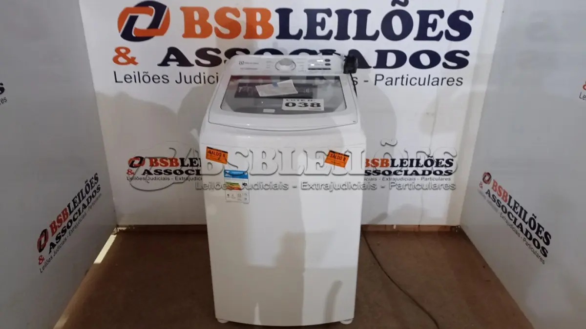 LOTE 038 - 01 MÁQUINA DE LAVAR ELECTROLUX 14KG LED14 BRANCA 110VOLTS (NO ESTADO, NÃO SABEMOS SE FUNCIONA. LEILÃO NÃO TEM GARANTIA E NEM DEVOLUÇÃO, SUJEITO A POSSÍVEIS AVARIAS VISÍVEIS/OCULTAS E/OU AUSÊNCIA DE COMPONENTES)