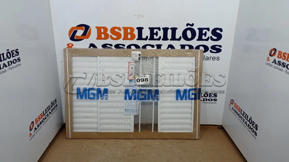 LOTE 098 - 01 JANELA DE ALUMÍNIO VENEZIANA 100X150CM 4 FOLHAS COM GRADE SEM VIDRO SOFT PLUS MGM BRANCO (NO ESTADO, NÃO SABEMOS SE FUNCIONA. LEILÃO NÃO TEM GARANTIA E NEM DEVOLUÇÃO, SUJEITO A POSSÍVEIS AVARIAS VISÍVEIS/OCULTAS E/OU AUSÊNCIA DE COMPONENTES)