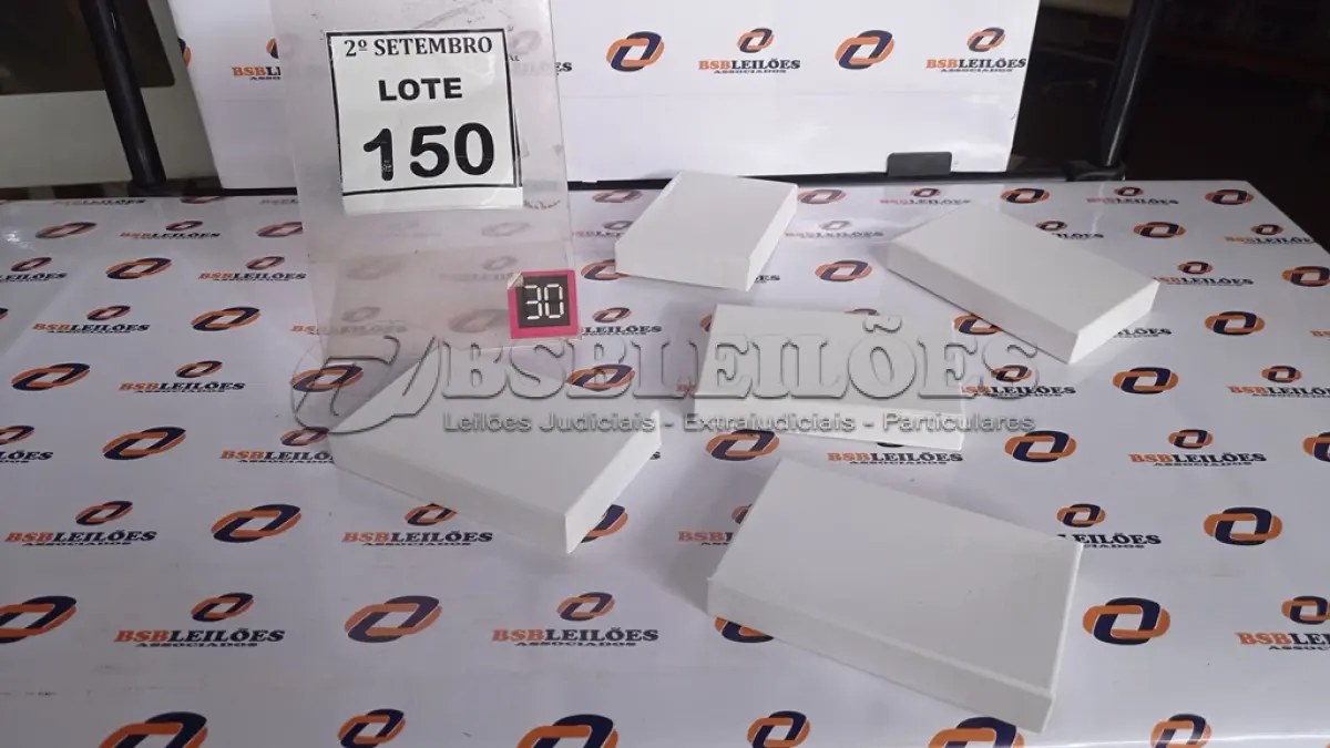 LOTE 150 - 05 BATERIAS EXTERNAS. (NO ESTADO) ATENÇÃO! FAZER A VISITAÇÃO ANTES DE ARREMATAR, NÃO SABEMOS SE FUNCIONA, LEILÃO NÃO TEM GARANTIA E NEM DEVOLUÇÃO, SUJEITO A POSSÍVEIS AVARIAS VISÍVEIS/OCULTAS E/OU AUSÊNCIA DE COMPONENTES.