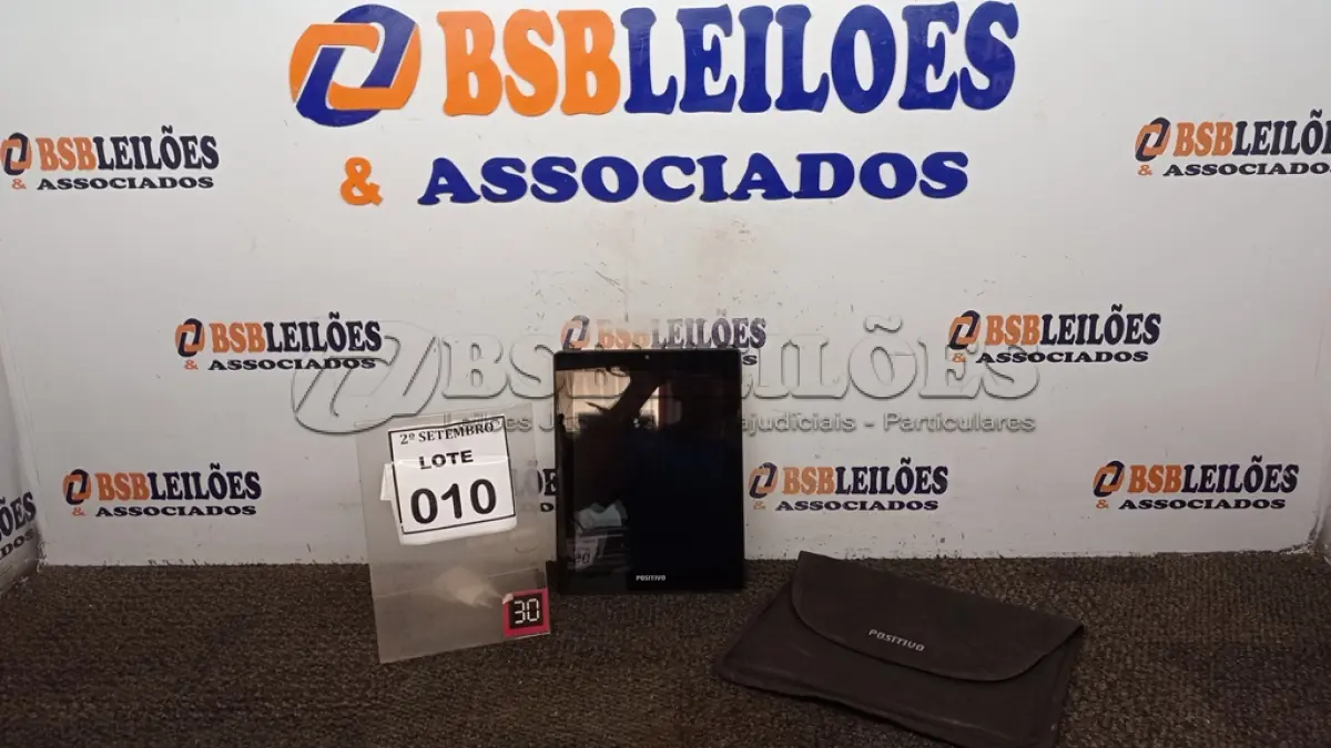 LOTE 010 - 01 TABLET MARCA POSITIVO. (NO ESTADO) ATENÇÃO! FAZER A VISITAÇÃO ANTES DE ARREMATAR, NÃO SABEMOS SE FUNCIONA, LEILÃO NÃO TEM GARANTIA E NEM DEVOLUÇÃO, SUJEITO A POSSÍVEIS AVARIAS VISÍVEIS/OCULTAS E/OU AUSÊNCIA DE COMPONENTES.