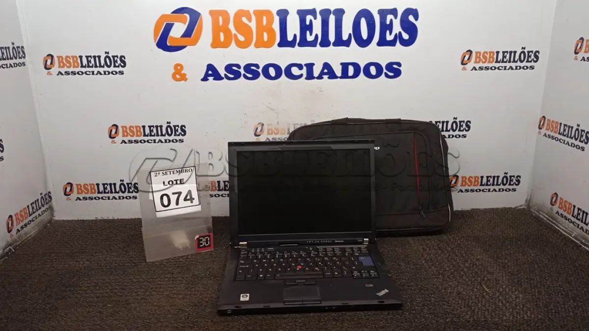 LOTE 074 - 01 NOTEBOOK MARCA LENOVO COM BOLSA. (NO ESTADO) ATENÇÃO! FAZER A VISITAÇÃO ANTES DE ARREMATAR, NÃO SABEMOS SE FUNCIONA, LEILÃO NÃO TEM GARANTIA E NEM DEVOLUÇÃO, SUJEITO A POSSÍVEIS AVARIAS VISÍVEIS/OCULTAS E/OU AUSÊNCIA DE COMPONENTES.