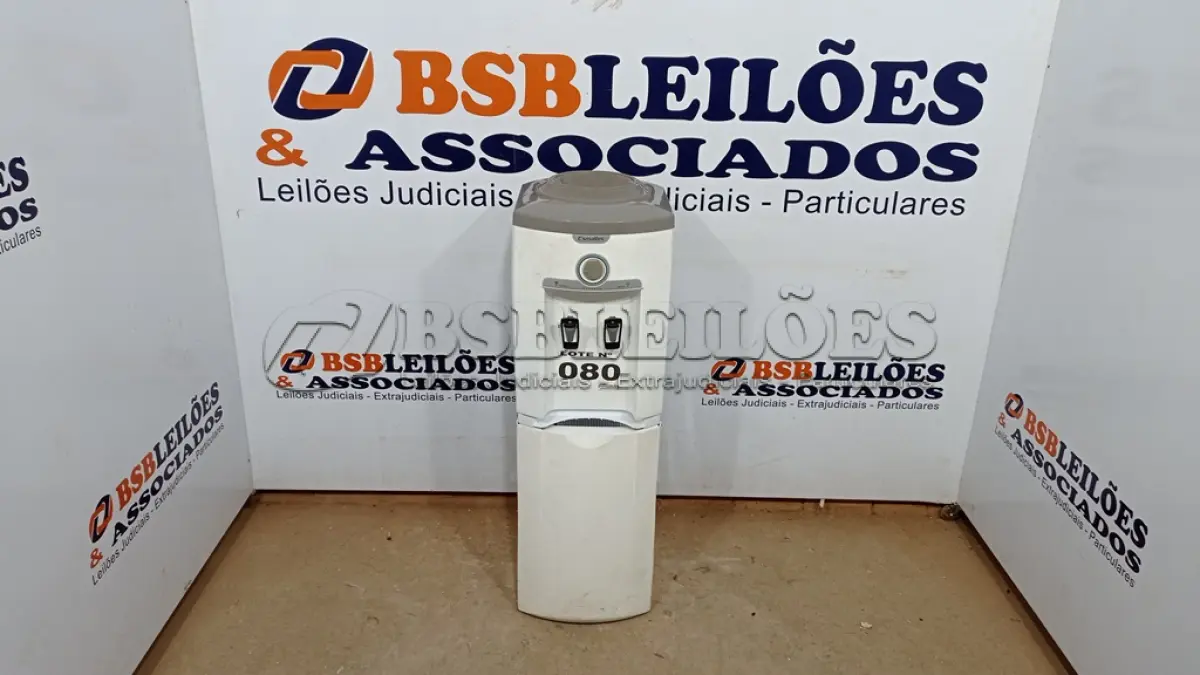 LOTE 080 - 01 BEBEDOURO DE ÁGUA ESMALTEC DE COLUNA - REFRIGERADO POR COMPRESSOR 220VOLTS (NO ESTADO, NÃO SABEMOS SE FUNCIONA. LEILÃO NÃO TEM GARANTIA E NEM DEVOLUÇÃO, SUJEITO A POSSÍVEIS AVARIAS VISÍVEIS/OCULTAS E/OU AUSÊNCIA DE COMPONENTES)