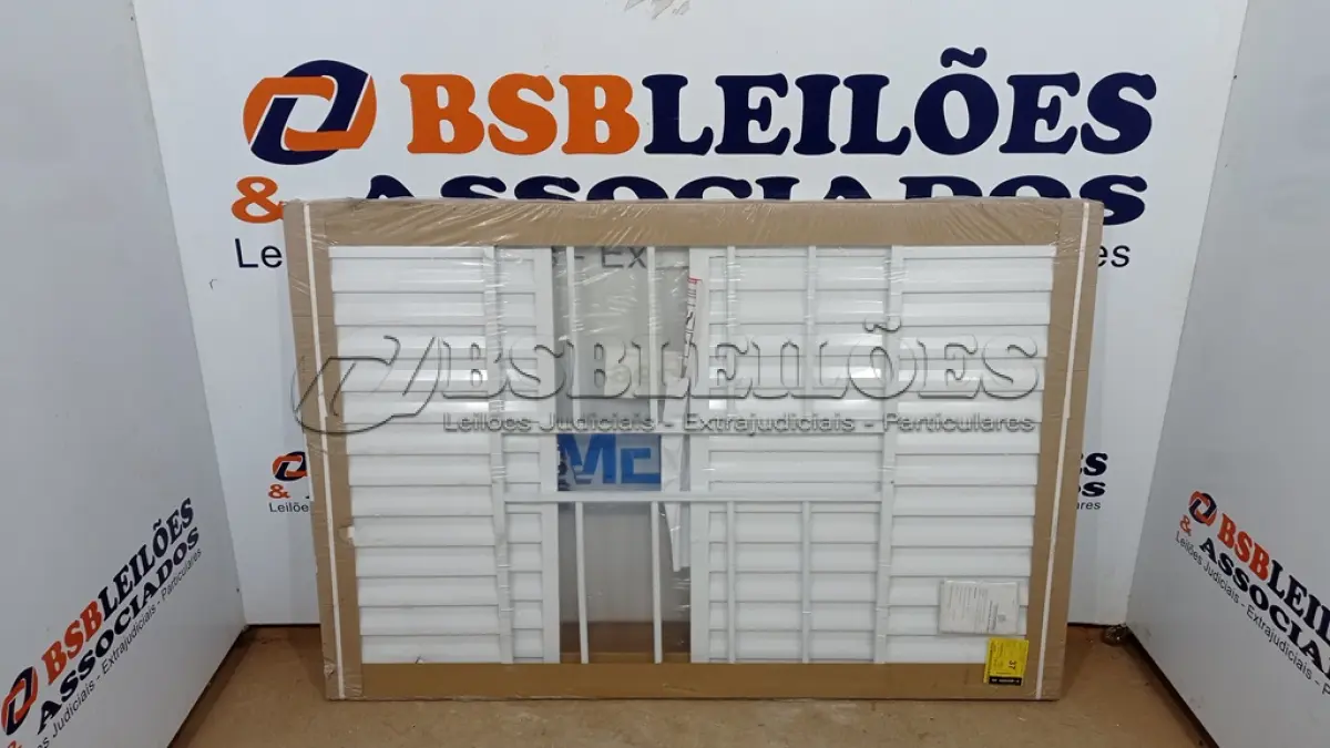 LOTE 098 - 01 JANELA DE ALUMÍNIO VENEZIANA 100X150CM 4 FOLHAS COM GRADE SEM VIDRO SOFT PLUS MGM BRANCO (NO ESTADO, NÃO SABEMOS SE FUNCIONA. LEILÃO NÃO TEM GARANTIA E NEM DEVOLUÇÃO, SUJEITO A POSSÍVEIS AVARIAS VISÍVEIS/OCULTAS E/OU AUSÊNCIA DE COMPONENTES)