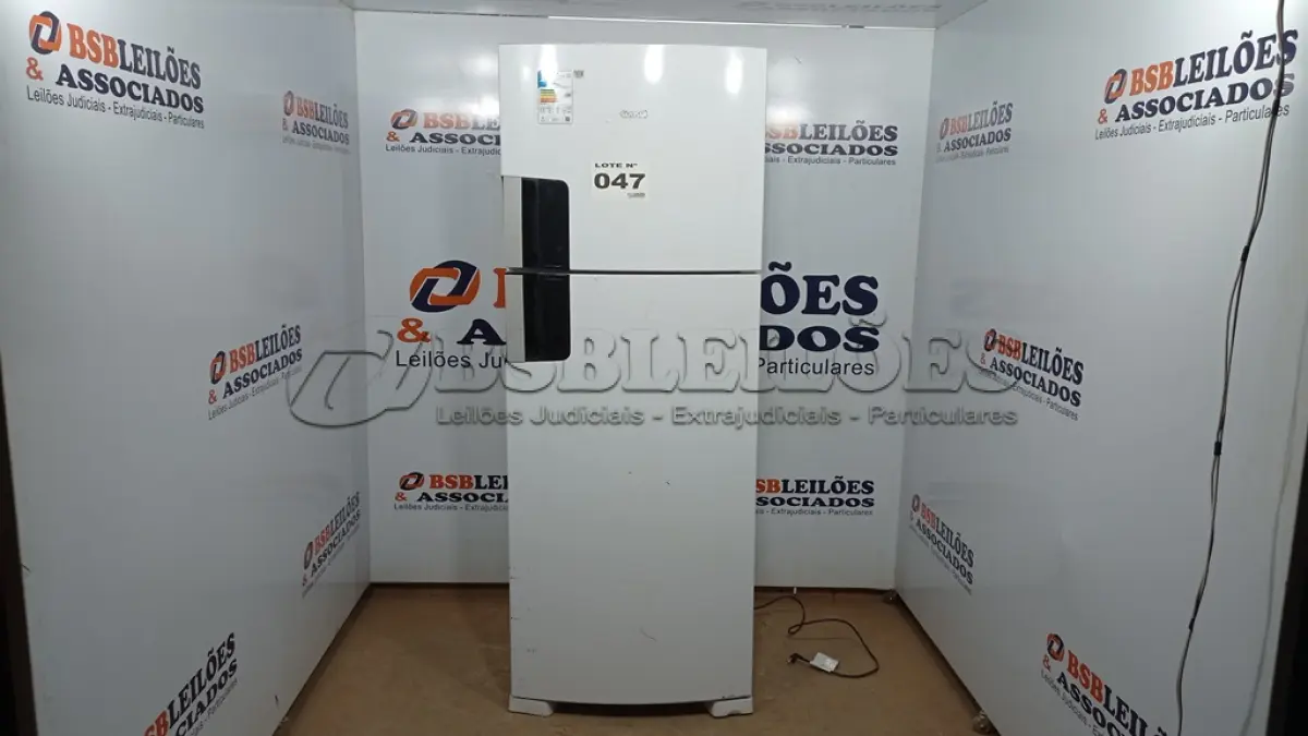 LOTE 047 - 01 GELADEIRA FROST FREE DUPLEX CONSUL BRANCA 451 LITROS - CRM53FB - 220 VOLTS (NO ESTADO, NÃO SABEMOS SE FUNCIONA. LEILÃO NÃO TEM GARANTIA E NEM DEVOLUÇÃO, SUJEITO A POSSÍVEIS AVARIAS VISÍVEIS/OCULTAS E/OU AUSÊNCIA DE COMPONENTES)