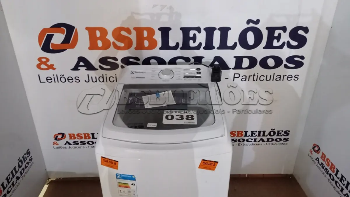 LOTE 038 - 01 MÁQUINA DE LAVAR ELECTROLUX 14KG LED14 BRANCA 110VOLTS (NO ESTADO, NÃO SABEMOS SE FUNCIONA. LEILÃO NÃO TEM GARANTIA E NEM DEVOLUÇÃO, SUJEITO A POSSÍVEIS AVARIAS VISÍVEIS/OCULTAS E/OU AUSÊNCIA DE COMPONENTES)