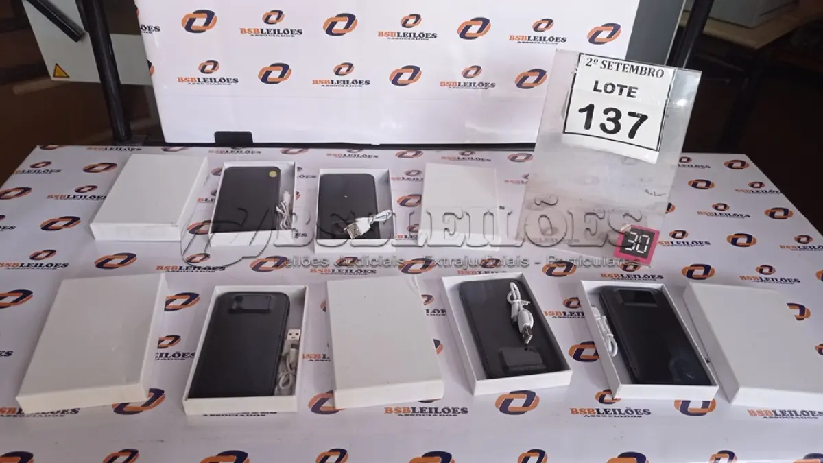 LOTE 137 - 05 BATERIAS EXTERNAS. (NO ESTADO) ATENÇÃO! FAZER A VISITAÇÃO ANTES DE ARREMATAR, NÃO SABEMOS SE FUNCIONA, LEILÃO NÃO TEM GARANTIA E NEM DEVOLUÇÃO, SUJEITO A POSSÍVEIS AVARIAS VISÍVEIS/OCULTAS E/OU AUSÊNCIA DE COMPONENTES.