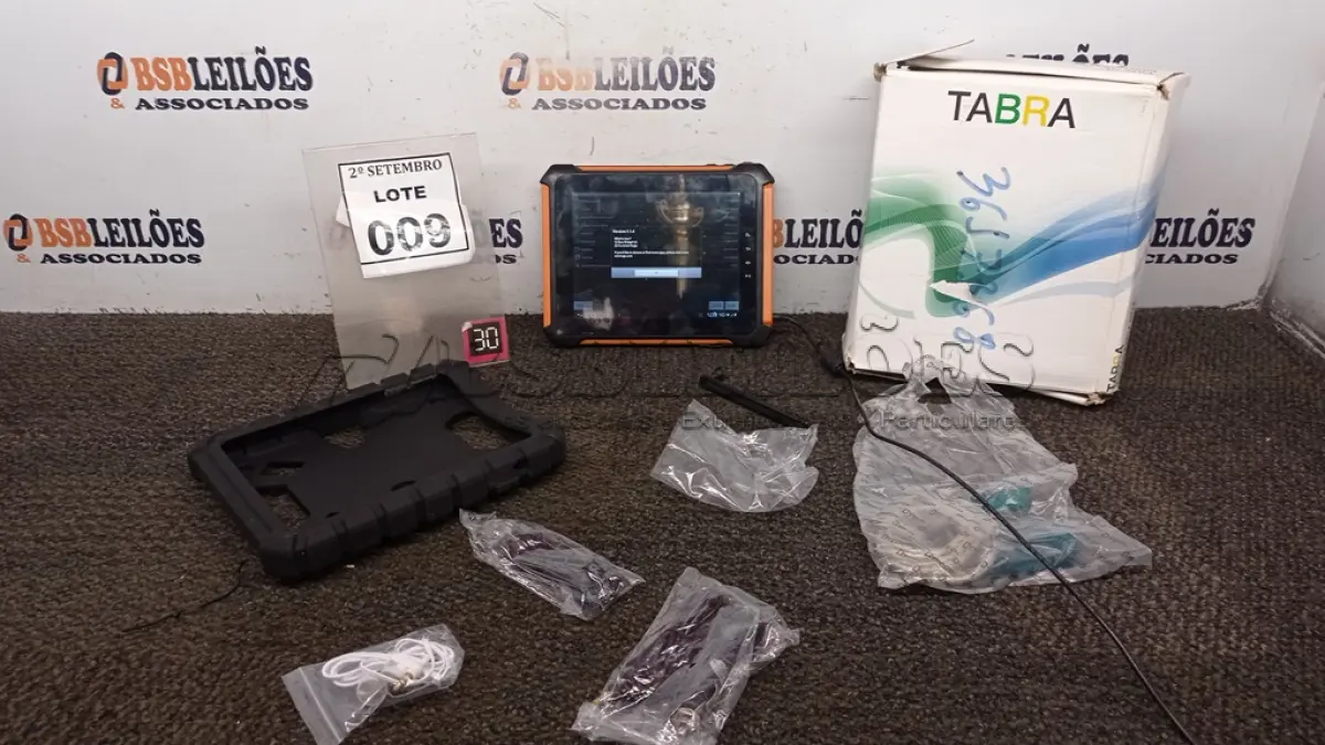 LOTE 009 - 01 TABLET QAV 801 8GB MARCA TABRA. (NO ESTADO) ATENÇÃO! FAZER A VISITAÇÃO ANTES DE ARREMATAR, NÃO SABEMOS SE FUNCIONA, LEILÃO NÃO TEM GARANTIA E NEM DEVOLUÇÃO, SUJEITO A POSSÍVEIS AVARIAS VISÍVEIS/OCULTAS E/OU AUSÊNCIA DE COMPONENTES.