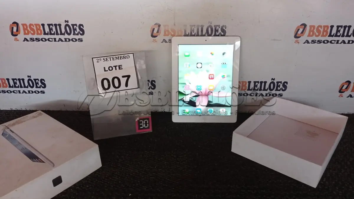 LOTE 007 - 01 IPAD 16G. (NO ESTADO) ATENÇÃO! FAZER A VISITAÇÃO ANTES DE ARREMATAR, NÃO SABEMOS SE FUNCIONA, LEILÃO NÃO TEM GARANTIA E NEM DEVOLUÇÃO, SUJEITO A POSSÍVEIS AVARIAS VISÍVEIS/OCULTAS E/OU AUSÊNCIA DE COMPONENTES.