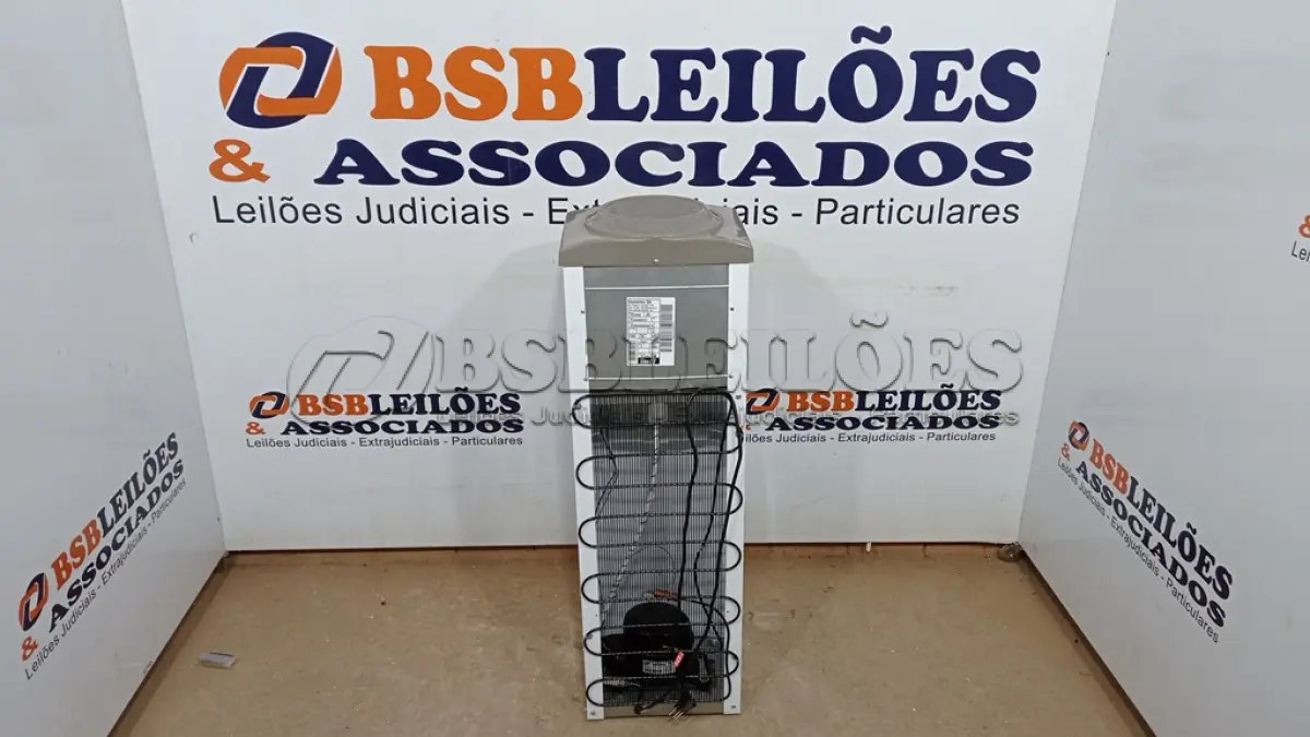 LOTE 071 - 01 BEBEDOURO DE ÁGUA ESMALTEC DE COLUNA - REFRIGERADO POR COMPRESSOR 220VOLTS (NO ESTADO, NÃO SABEMOS SE FUNCIONA. LEILÃO NÃO TEM GARANTIA E NEM DEVOLUÇÃO, SUJEITO A POSSÍVEIS AVARIAS VISÍVEIS/OCULTAS E/OU AUSÊNCIA DE COMPONENTES)