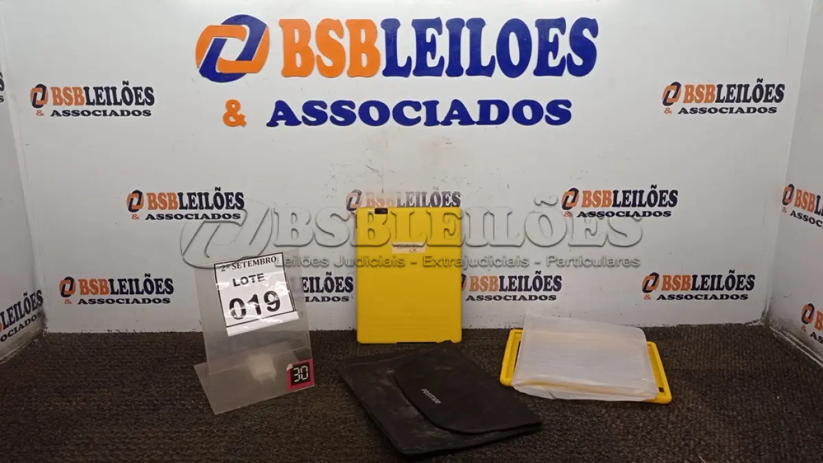 LOTE 019 - 01 TABLET MARCA POSITIVO. (NO ESTADO) ATENÇÃO! FAZER A VISITAÇÃO ANTES DE ARREMATAR, NÃO SABEMOS SE FUNCIONA, LEILÃO NÃO TEM GARANTIA E NEM DEVOLUÇÃO, SUJEITO A POSSÍVEIS AVARIAS VISÍVEIS/OCULTAS E/OU AUSÊNCIA DE COMPONENTES.