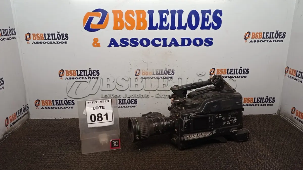 LOTE 081 - 01 FILMADORA PROFISSIONAL DVCAM MARCA SONY. (NO ESTADO) ATENÇÃO! FAZER A VISITAÇÃO ANTES DE ARREMATAR, NÃO SABEMOS SE FUNCIONA, LEILÃO NÃO TEM GARANTIA E NEM DEVOLUÇÃO, SUJEITO A POSSÍVEIS AVARIAS VISÍVEIS/OCULTAS E/OU AUSÊNCIA DE COMPONENTES.