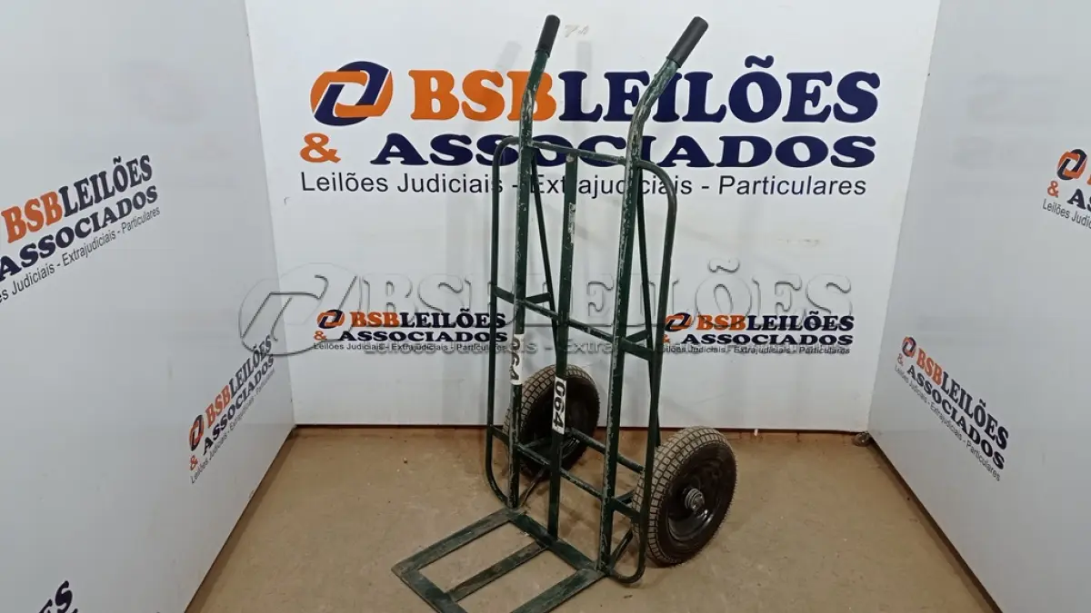 LOTE 064 - 01 CARRINHO PARA CARGA KG PNEU COM CÂMARA (NO ESTADO, NÃO SABEMOS SE FUNCIONA. LEILÃO NÃO TEM GARANTIA E NEM DEVOLUÇÃO, SUJEITO A POSSÍVEIS AVARIAS VISÍVEIS/OCULTAS E/OU AUSÊNCIA DE COMPONENTES)