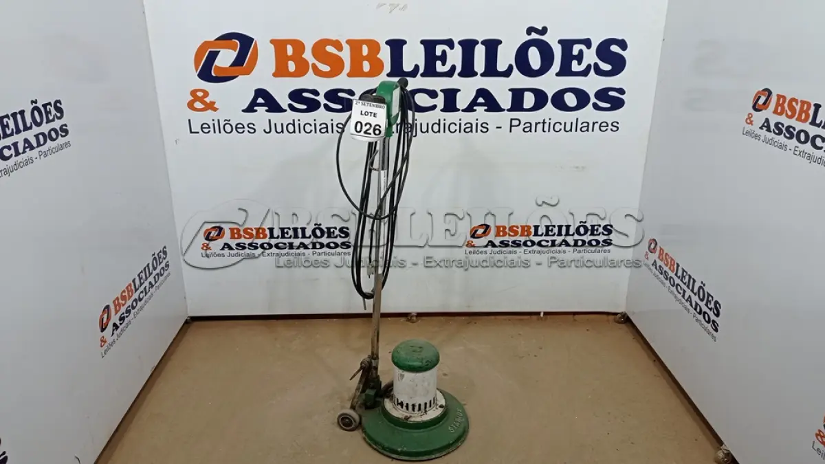 LOTE 026 - 01 ENCERADEIRA INDUSTRIAL 220V. (NO ESTADO) ATENÇÃO! FAZER A VISITAÇÃO ANTES DE ARREMATAR, NÃO SABEMOS SE FUNCIONA, LEILÃO NÃO TEM GARANTIA E NEM DEVOLUÇÃO, SUJEITO A POSSÍVEIS AVARIAS VISÍVEIS/OCULTAS E/OU AUSÊNCIA DE COMPONENTES.