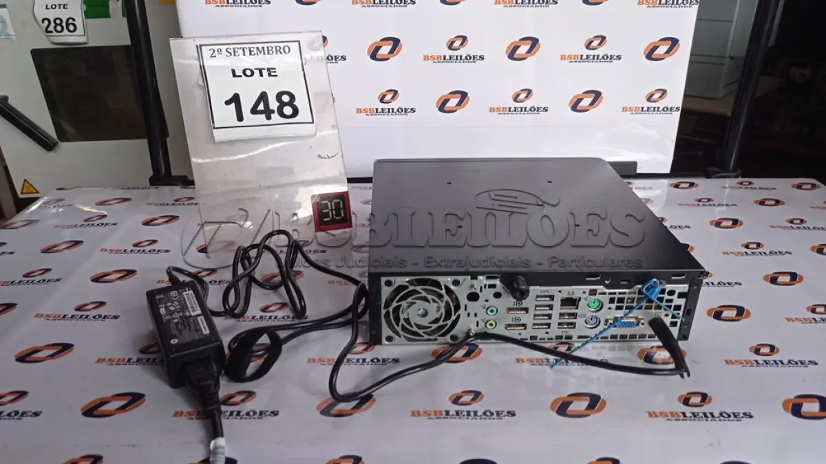 LOTE 148 - 01 MINI PC MARCA HP. (NO ESTADO) ATENÇÃO! FAZER A VISITAÇÃO ANTES DE ARREMATAR, NÃO SABEMOS SE FUNCIONA, LEILÃO NÃO TEM GARANTIA E NEM DEVOLUÇÃO, SUJEITO A POSSÍVEIS AVARIAS VISÍVEIS/OCULTAS E/OU AUSÊNCIA DE COMPONENTES.