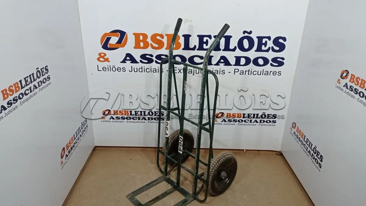 LOTE 064 - 01 CARRINHO PARA CARGA KG PNEU COM CÂMARA (NO ESTADO, NÃO SABEMOS SE FUNCIONA. LEILÃO NÃO TEM GARANTIA E NEM DEVOLUÇÃO, SUJEITO A POSSÍVEIS AVARIAS VISÍVEIS/OCULTAS E/OU AUSÊNCIA DE COMPONENTES)